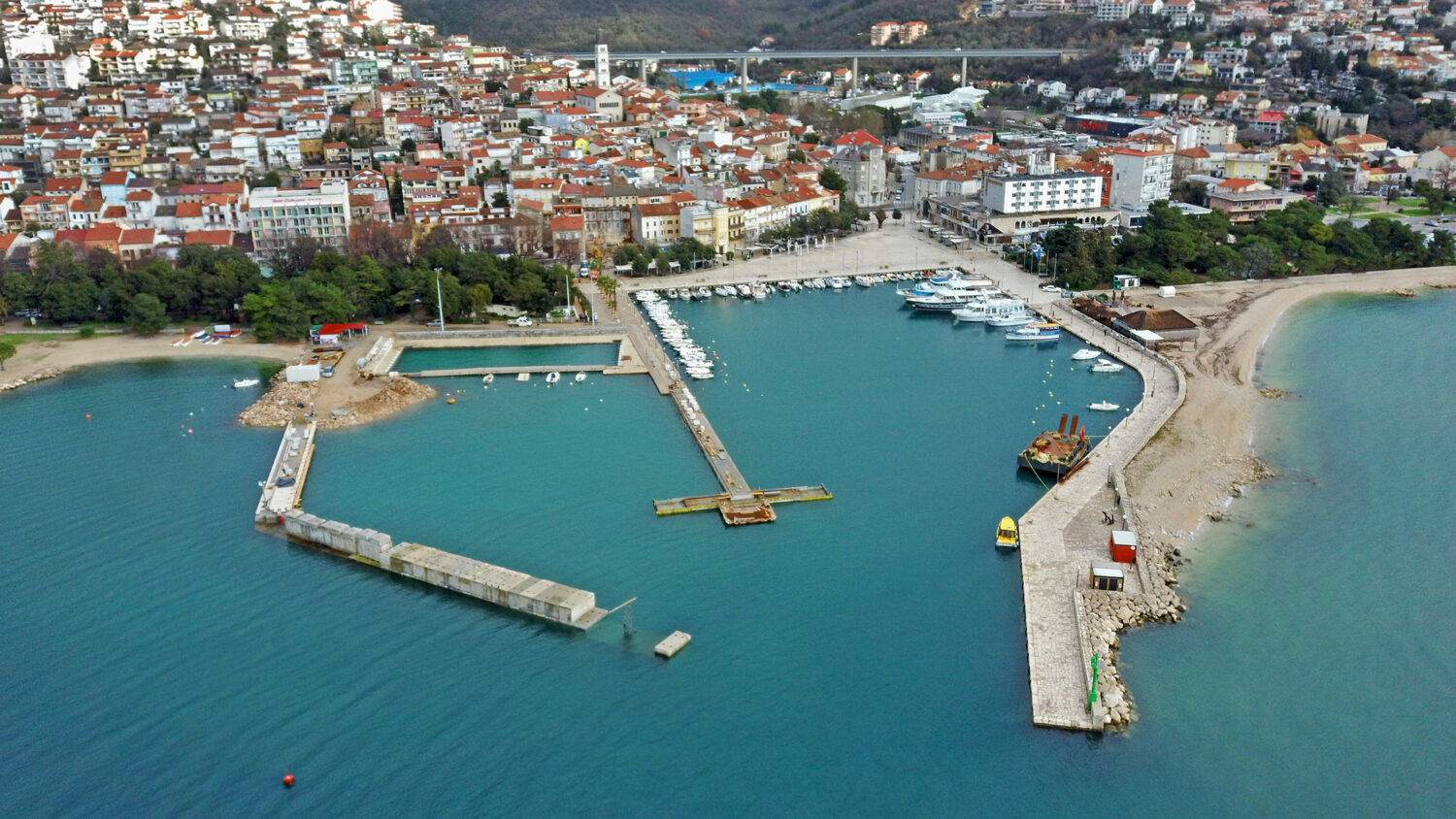 Luka Crikvenica slikana iz zraka