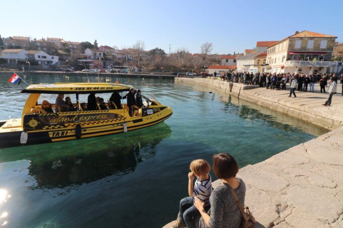 brod Sv. Roko s putnicima