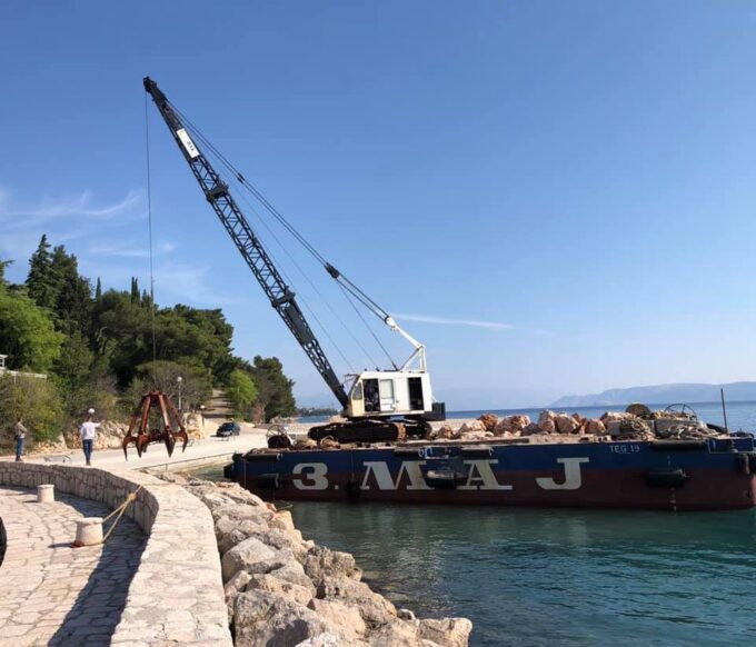 Dohrana školjere u luci Pazdehova