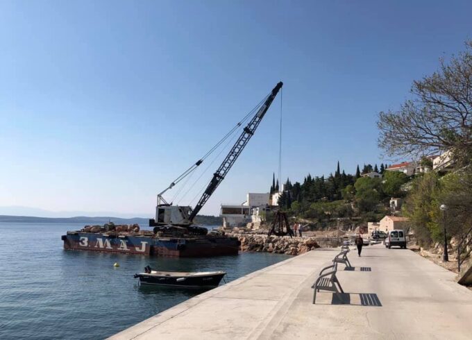 Dohrana školjere u luci Pazdehova